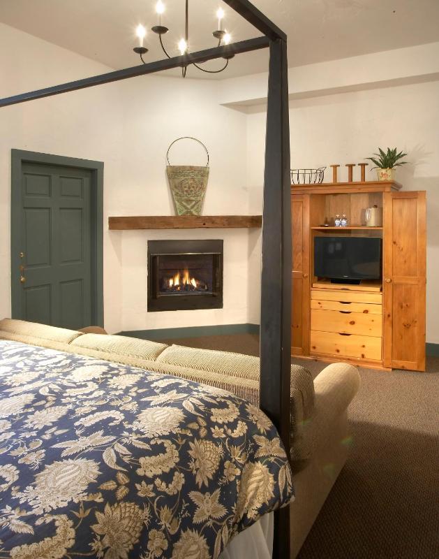 King Room with Spa Bath image 2