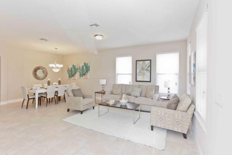 Six-Bedroom House image 3