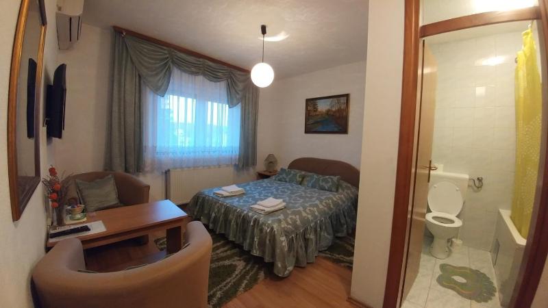Double Room with Private Bathroom image 2