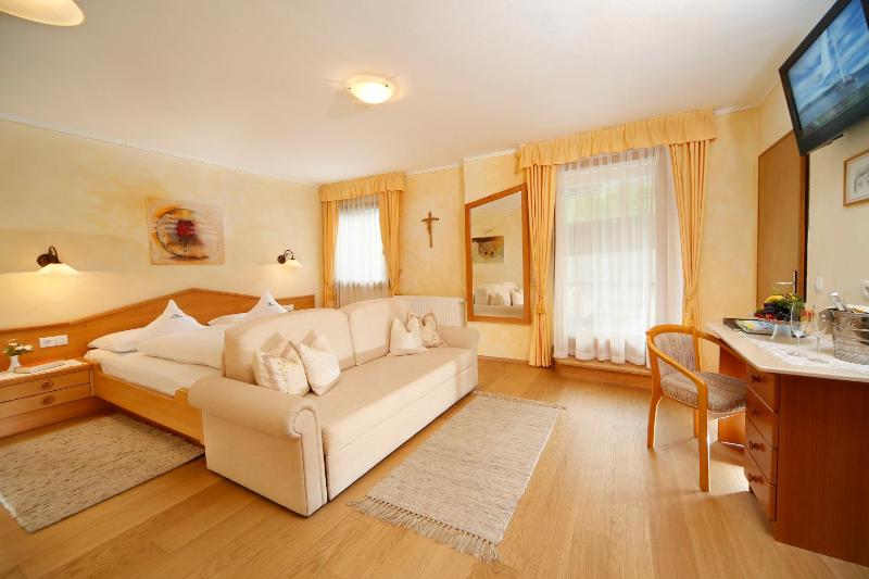 Superior Double Room image 3
