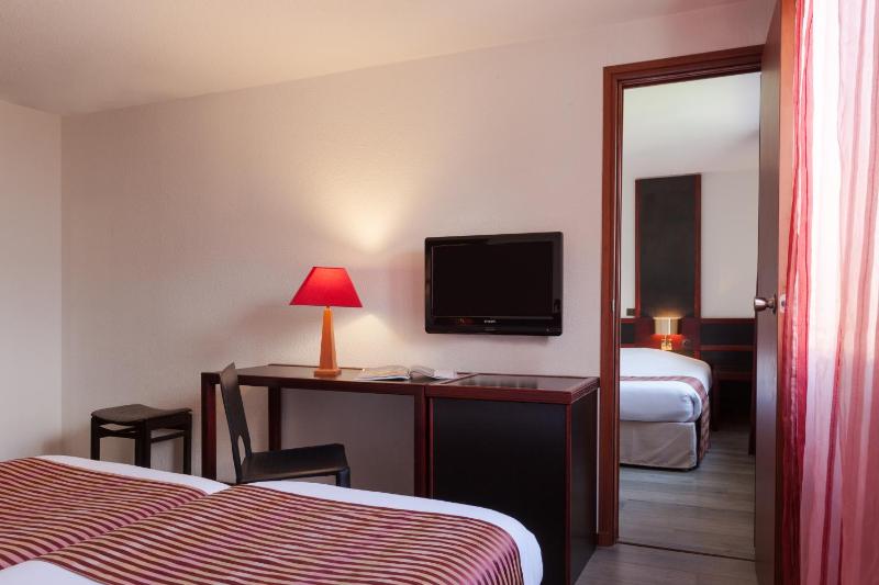 Connecting Room (2 Adults + 4 Children) image 2