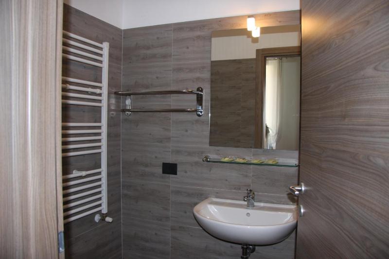 Basic Triple Room with Shared Bathroom image 1
