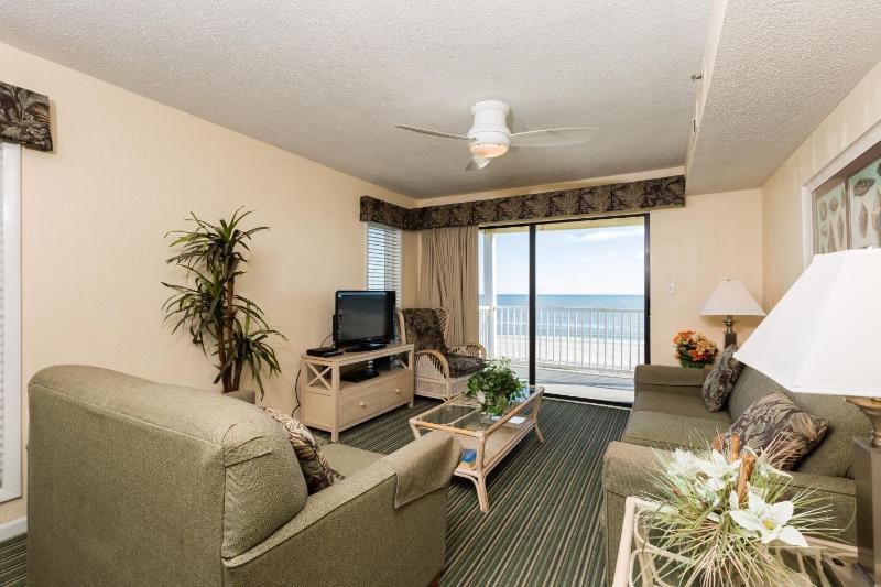 Three Bedroom Apartment image 4