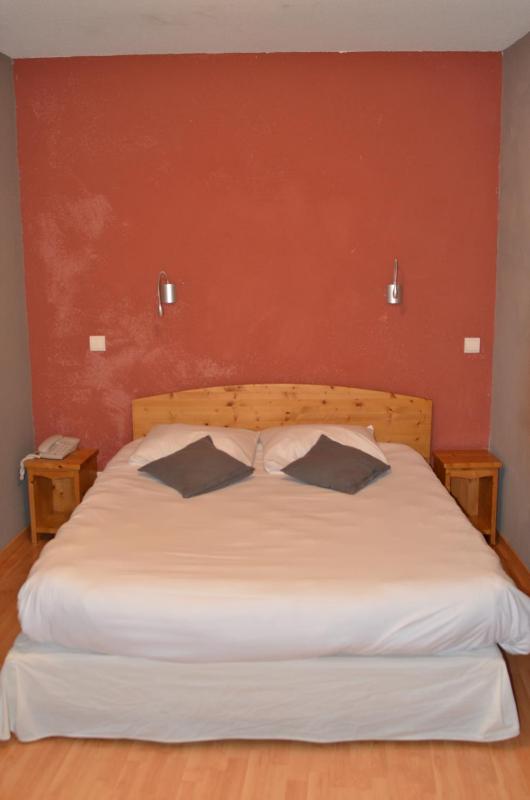 Double Room with Balcony image 3