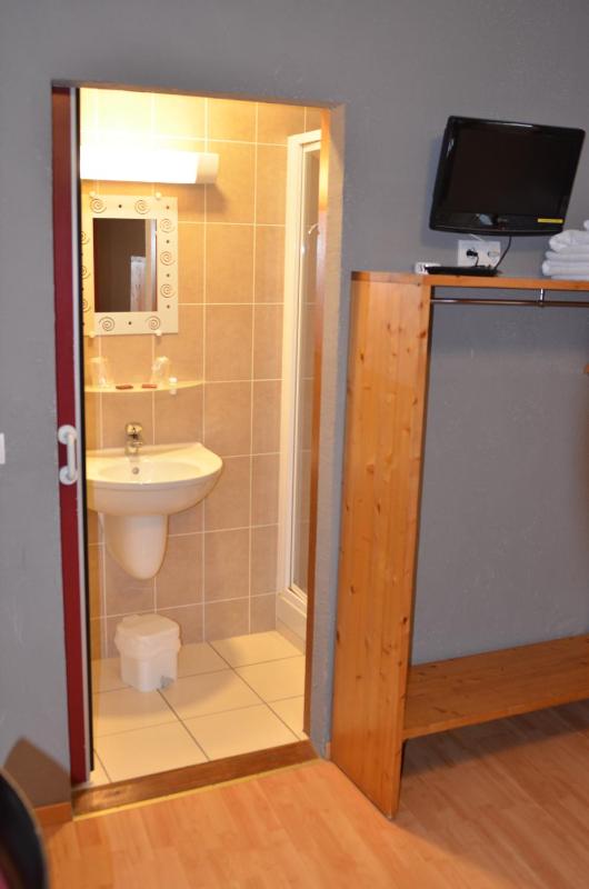 Double Room with Balcony image 2