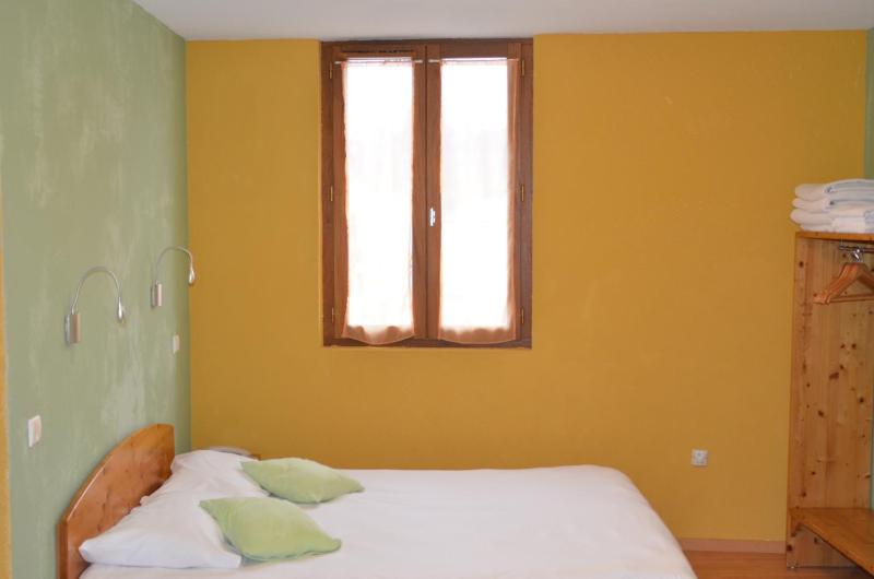Family Room image 3
