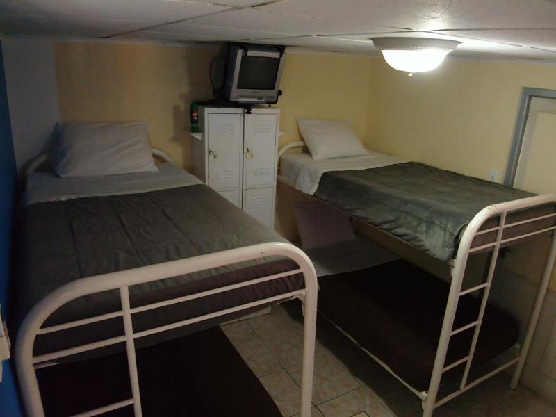 Hostel Room Aruba - image 13