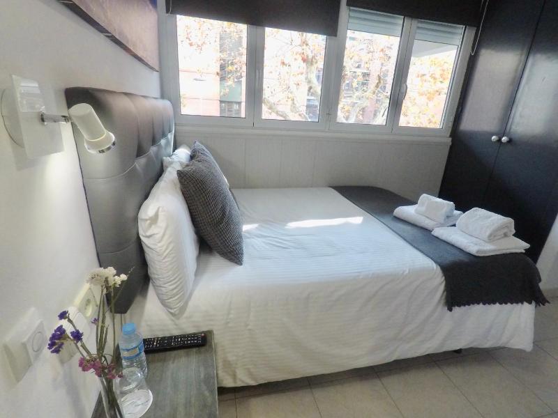 Double Room image 3