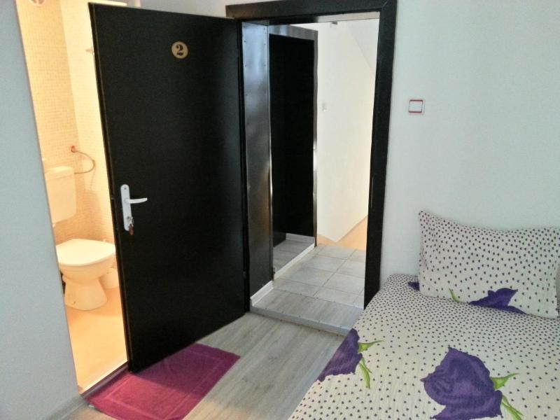 Double Room image 3
