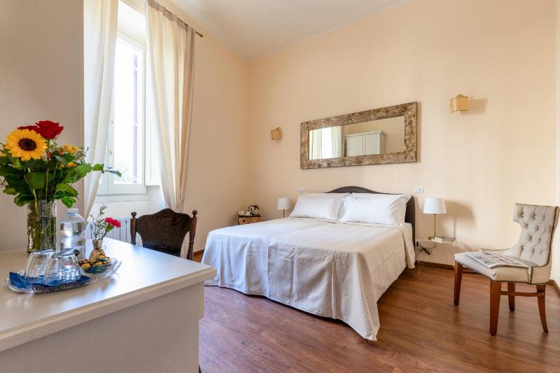 Standard Double Room image 3