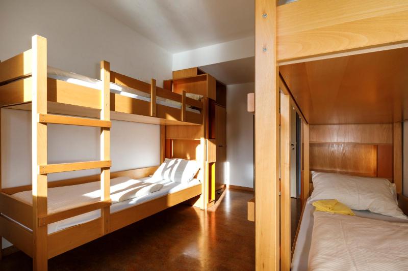 Quadruple Room with Shared Bathroom image 3