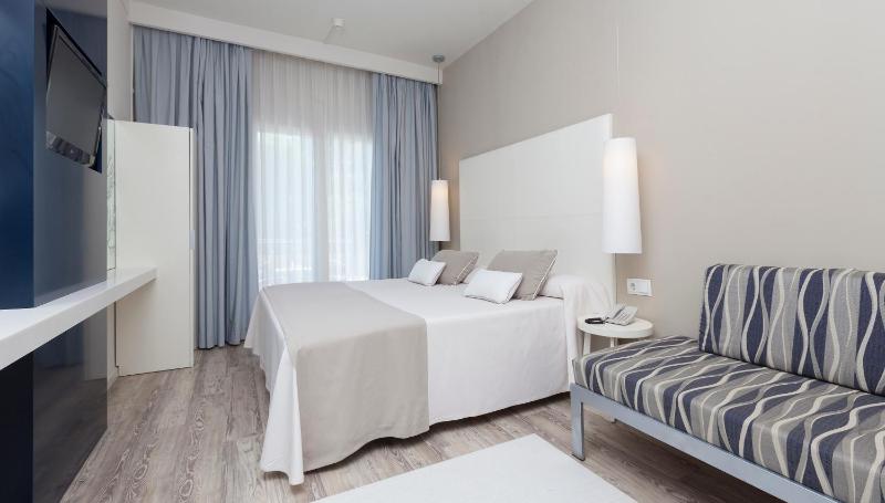 Standard Double or Twin Room image 3