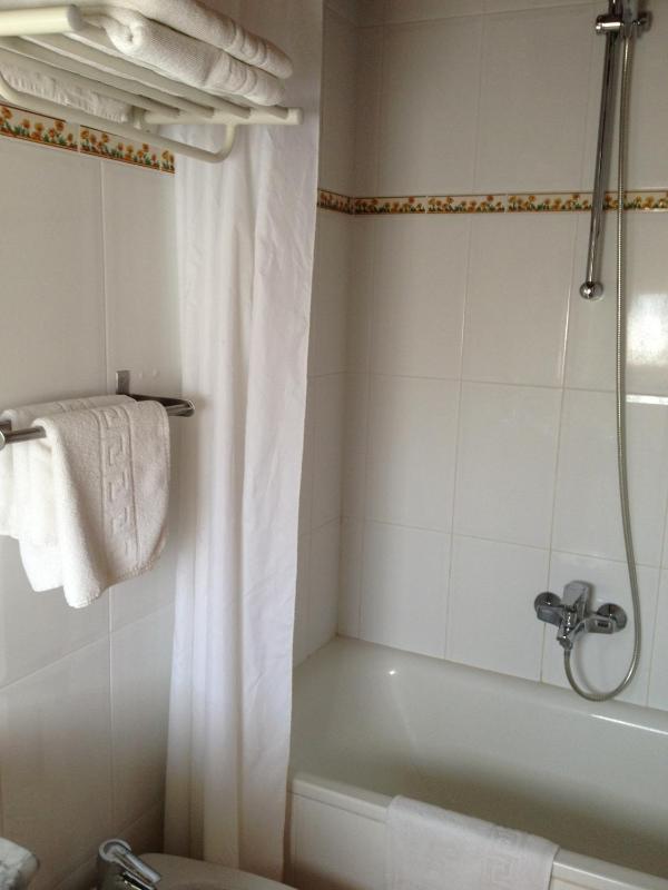 Quadruple Room image 2