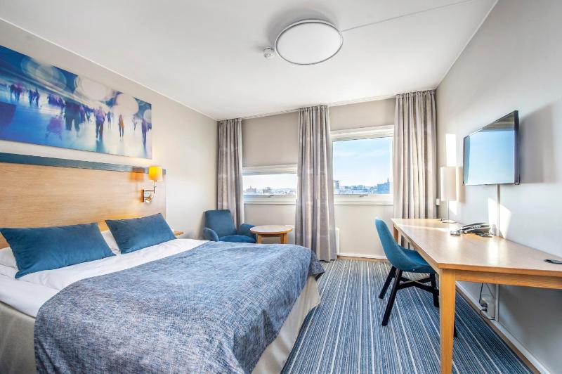 Small Double Room (140 cm bed) image 3