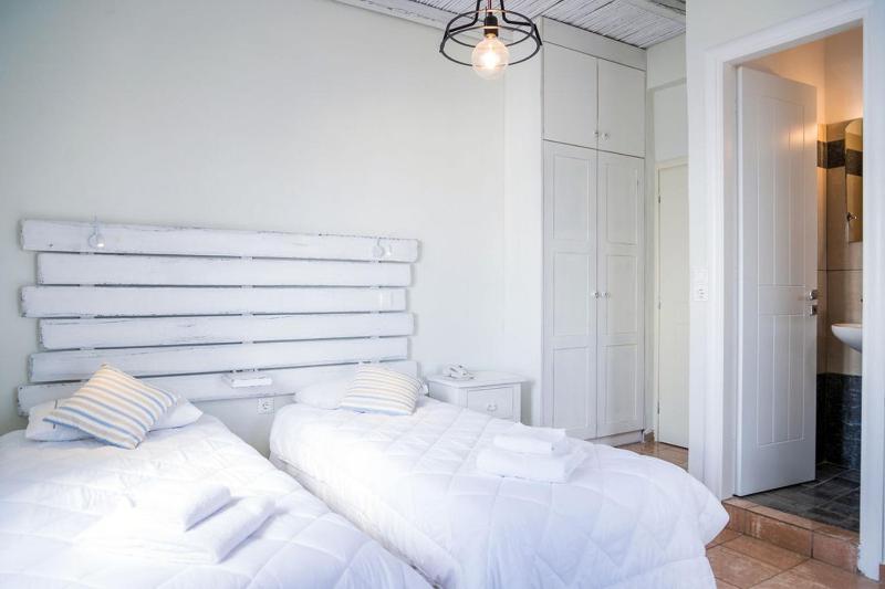 Superior Room (queen or twin) with Caldera View image 2