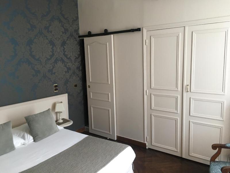 Classic Double Room image 3