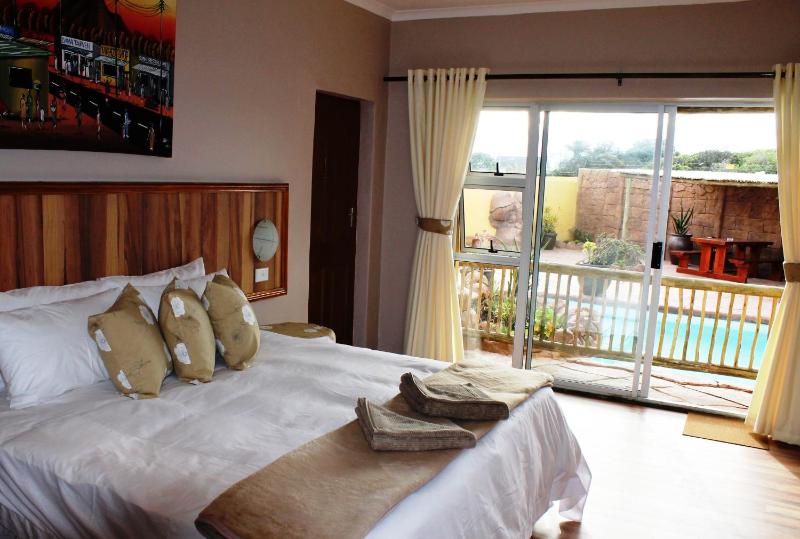 Superior Triple Room image 3