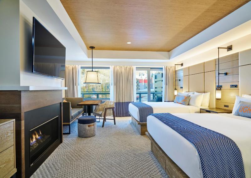 Luxury Queen Room with Fireplace image 3
