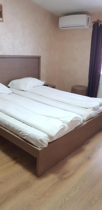 Economy Twin Room image 1