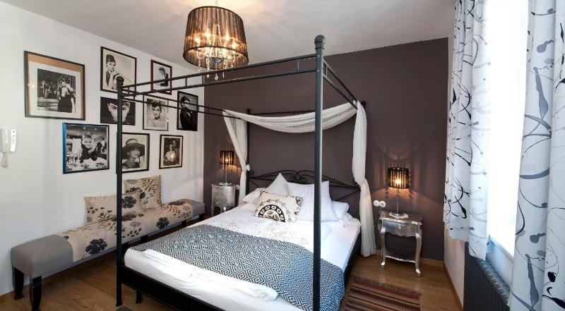Deluxe Double Room image 3