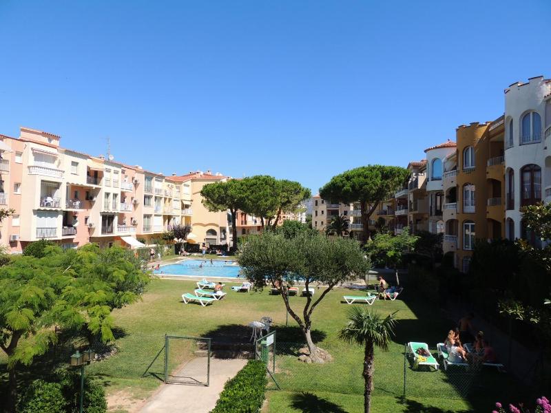 Apartment with Pool View  image 1