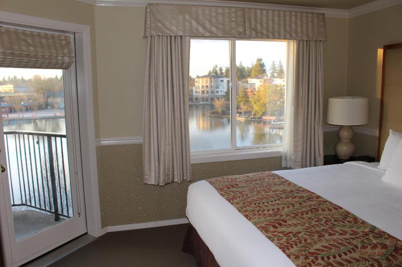 Suite with Lake View image 4