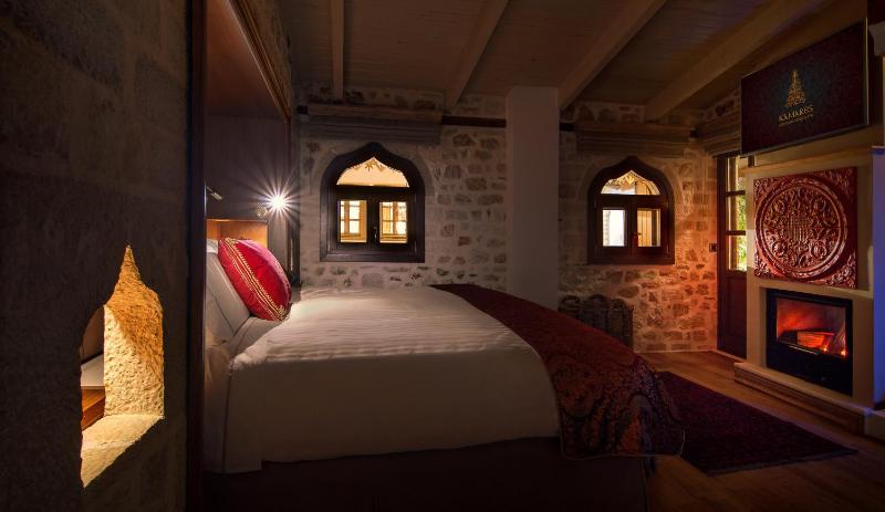 King Room with Balcony image 4