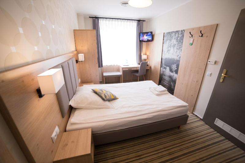 Single Room image 3