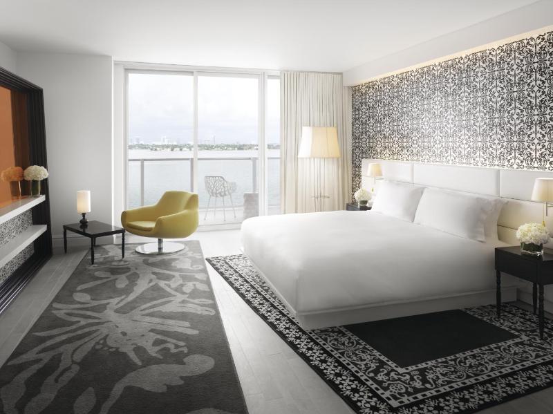 Bayview Studio Double Bed Suite with Balcony  image 3