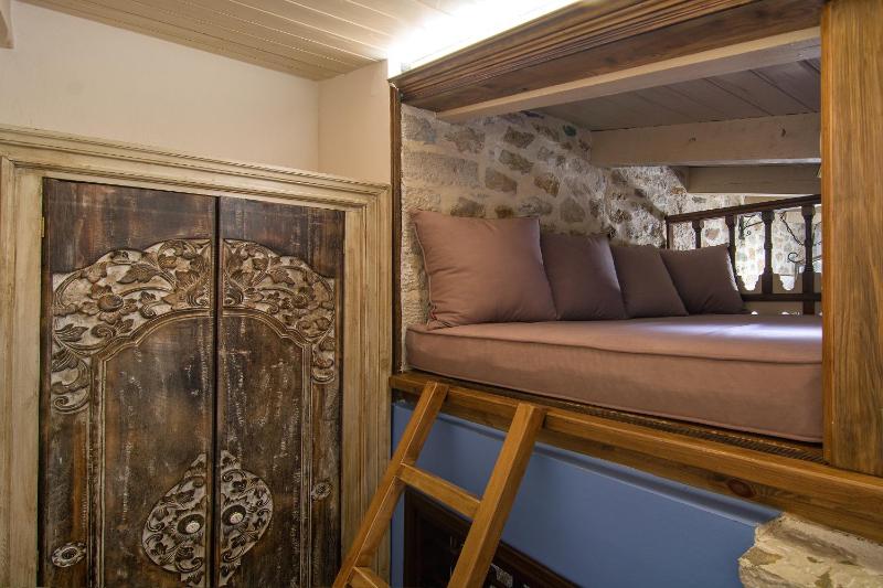 King Room with Balcony image 2