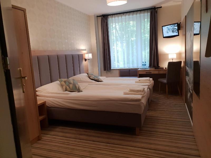 Double Room image 3