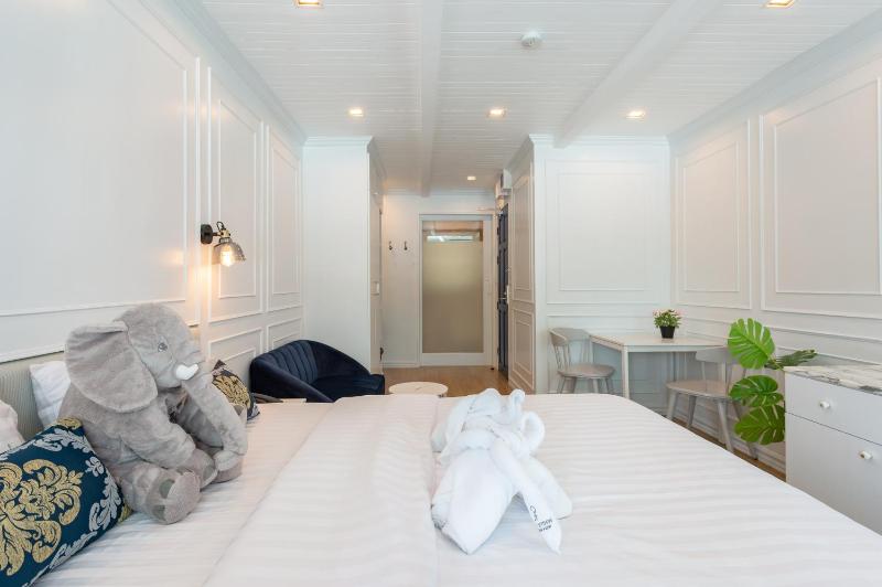 Suite Room with Balcony image 4