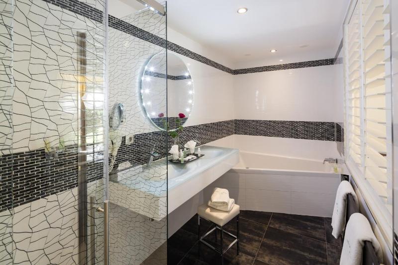 Suite with Pool View image 3