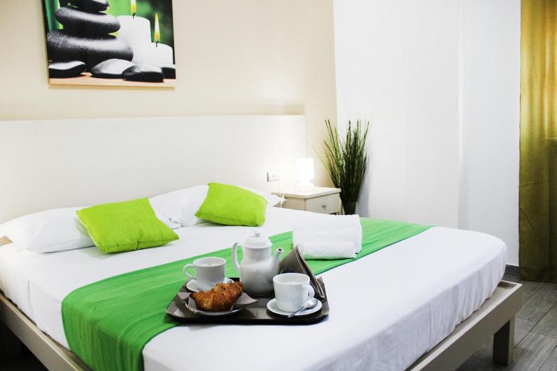 Double Room image 3