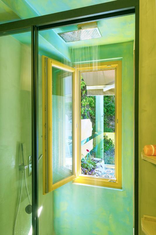 Suite with Garden View image 4