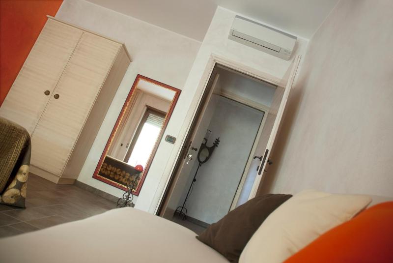Deluxe Double Room with Extra Bed image 3