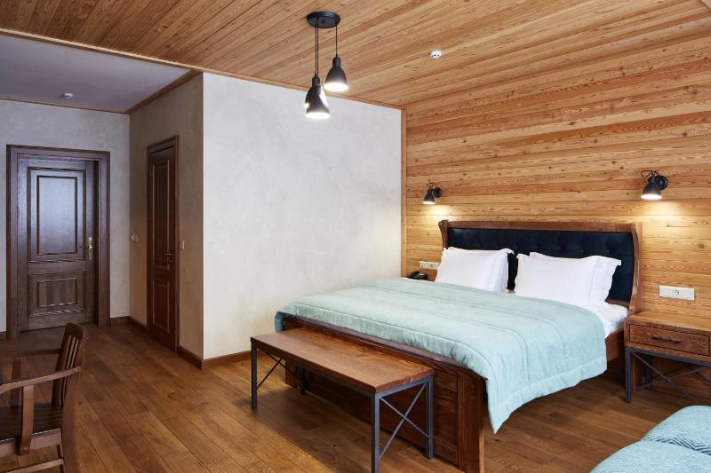 Deluxe Double Room with Spa Access image 3