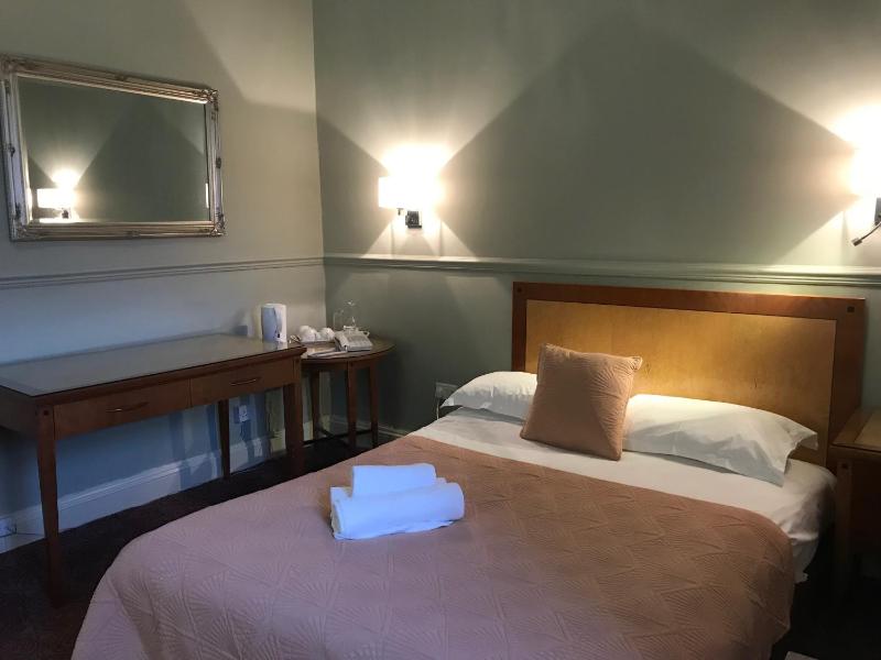 Deluxe Triple Room image 3