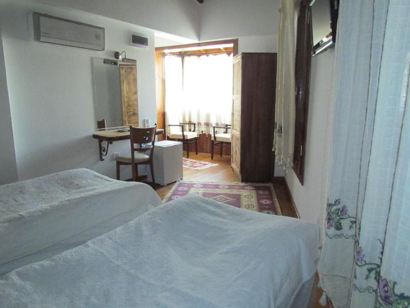 Standard Triple Room image 3