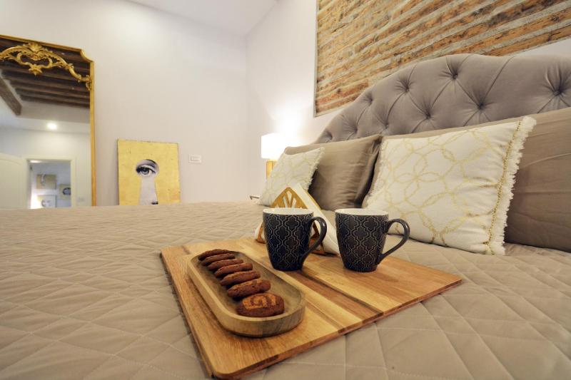One-Bedroom Apartment image 4
