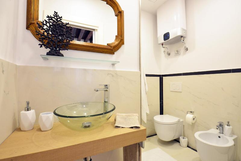 One-Bedroom Apartment image 2
