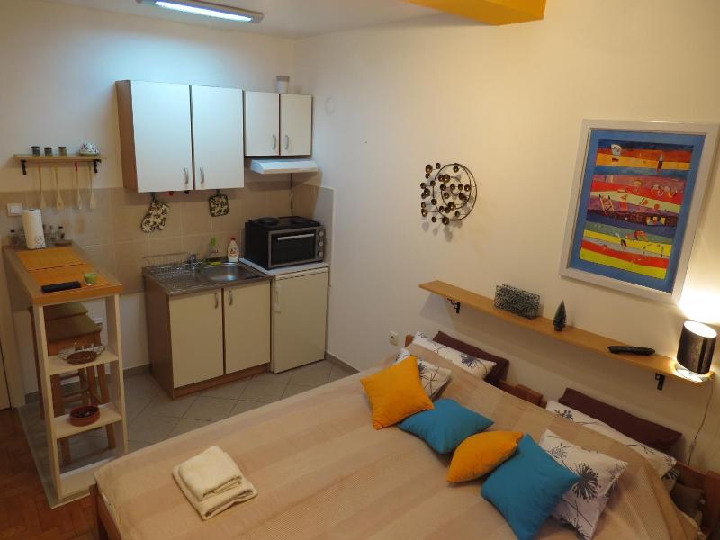Studio 8 - image 14