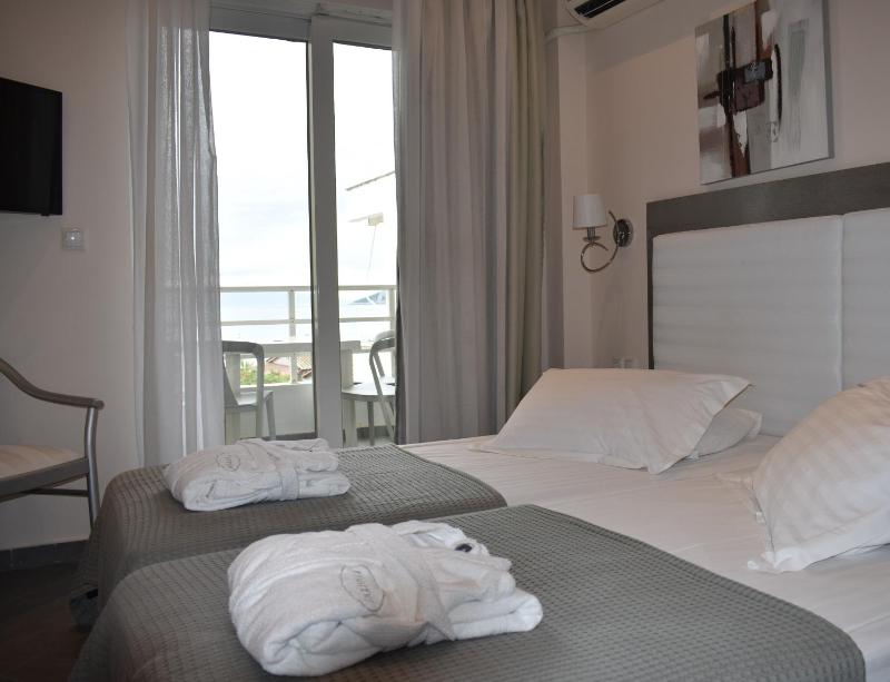 Family Room with Sea View image 1