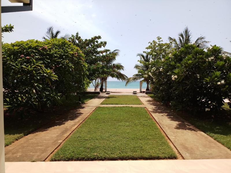 Villa Nilaveli Beachfront - image 28