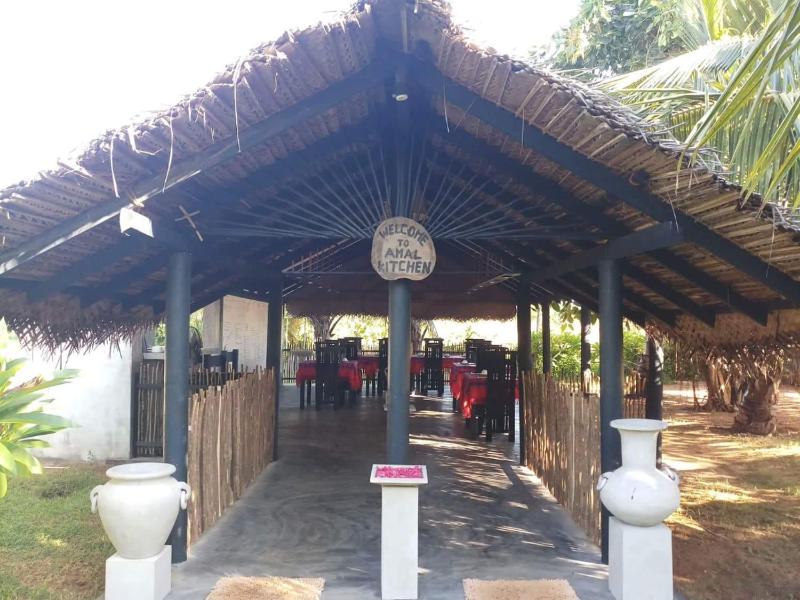 Villa Nilaveli Beachfront - image 11