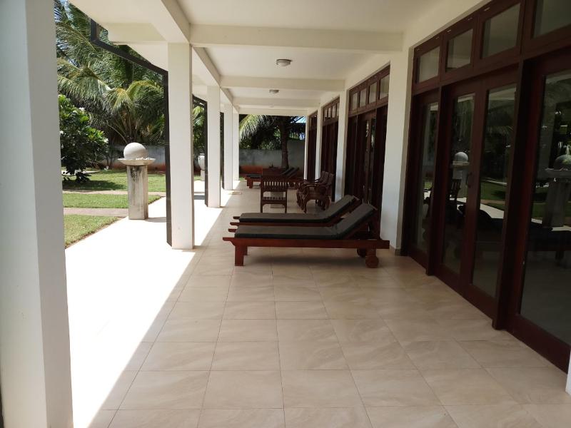 Villa Nilaveli Beachfront - image 8