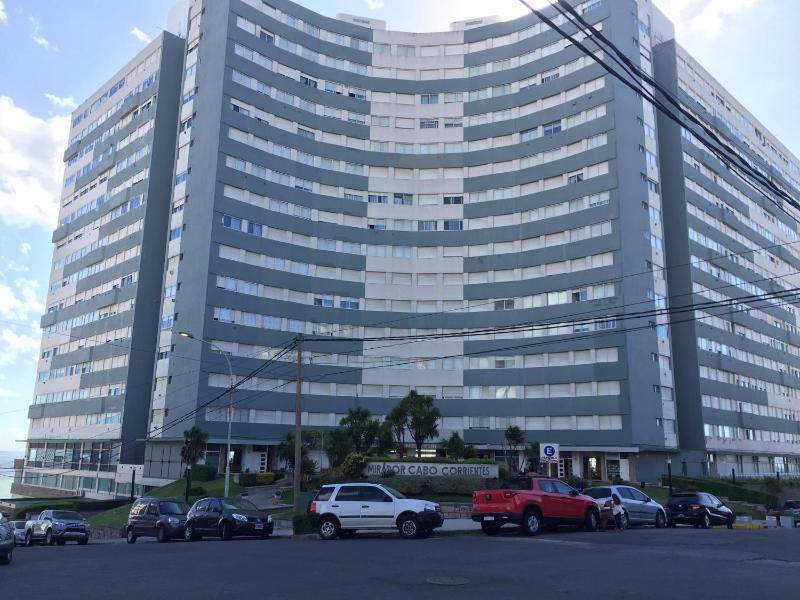 Departamento Cabo Corrientes con cochera cubierta sólo alquiler a familias o mayores de veinticinco años - image 8