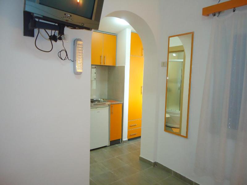 Studio (2 Adults) image 2