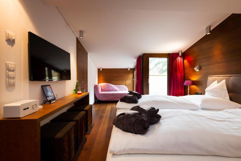 Luxury Suite image 3