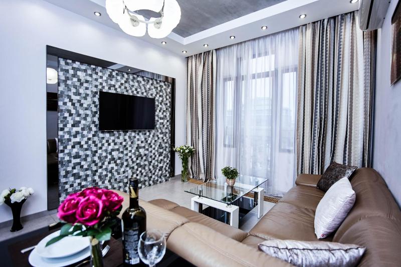 One-Bedroom Apartment image 1